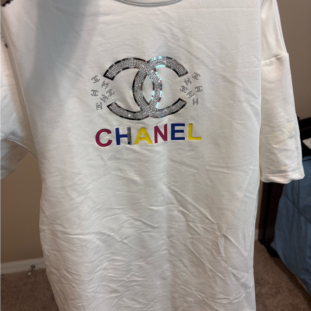 CHANEL Cream T-Shirt dres Silver Logo and Multicolor Text